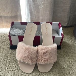 Slides with faux fur